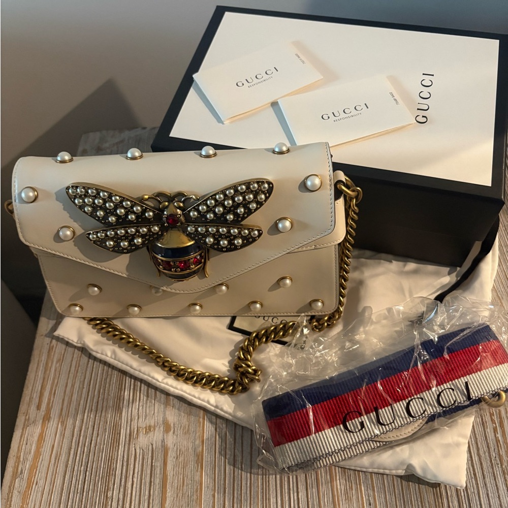 Gucci Cream Crossbody Bag | Bee Embellishment | Pearl Accents | 💯 Authentic
